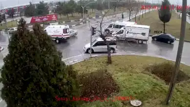 Kütahya'da Ambulans-Otomobil Kazası: 4 Yaralı