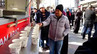 Kütahya'da Regaip Kandiline Salep İkramı