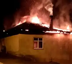 Tavşanlı'da Ev Yanarak Küle Döndü