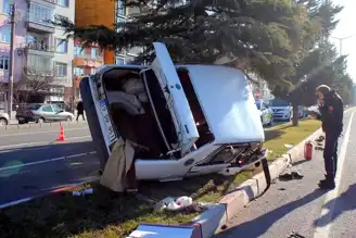 Tavşanlı'da Trafik Kazası: 3 Yaralı