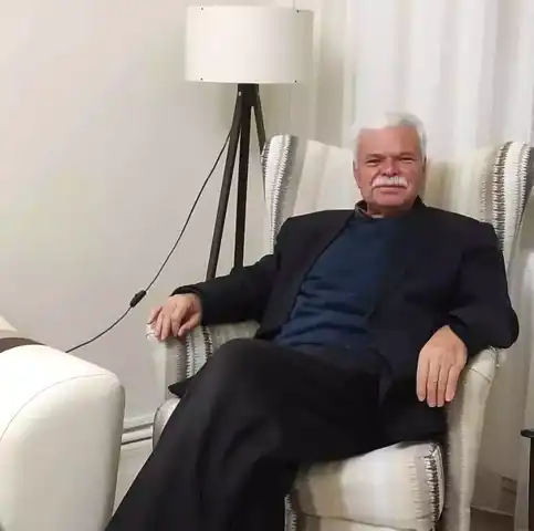 Gediz'de Trafik Kazası: Emekli Öğretmen Çifti Hayatını Kaybetti