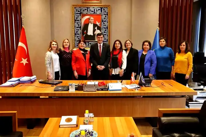 Kütahya Belediyesi, Kadın Hakları Günü'nde Ödül Verdi