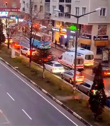Kütahya'da Ambulansa Fermuar Sistemi ile Yol Verildi!