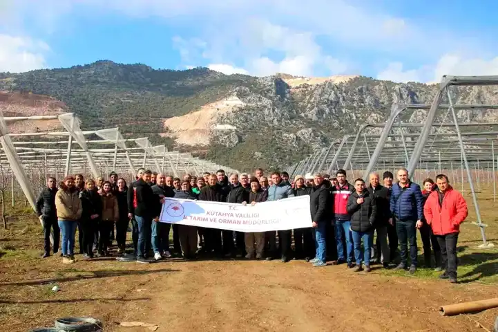 Kütahya'da Kiraz Yetiştiricilerine Uygulamalı Eğitim