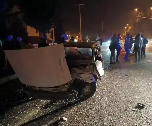 Kütahya'da Çarpışma: İki Yaralı