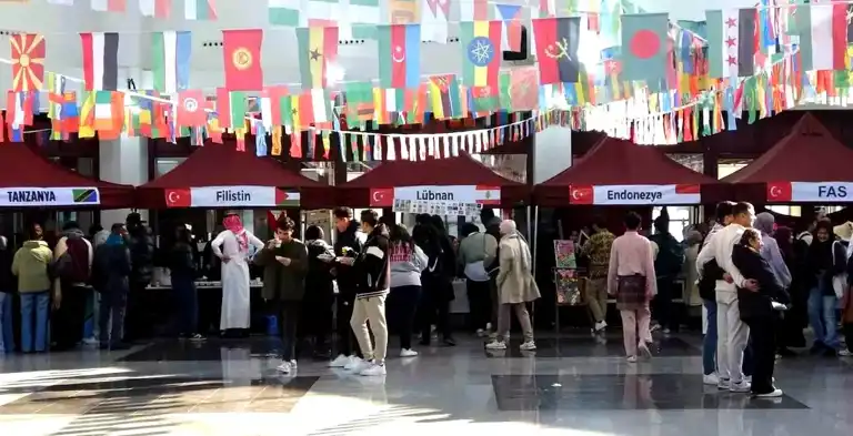 Kütahya'da Uluslararası Öğrenci Şenliği Renklendirdi