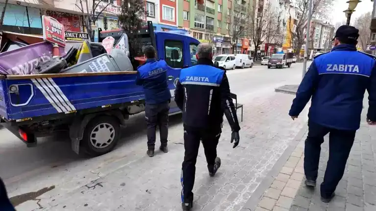 Kütahya'da Kaldırımlar İşgalden Temizlendi