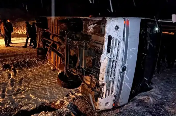 Tavşanlı'da İşçi Servisi Kazası: 3 Yaralı