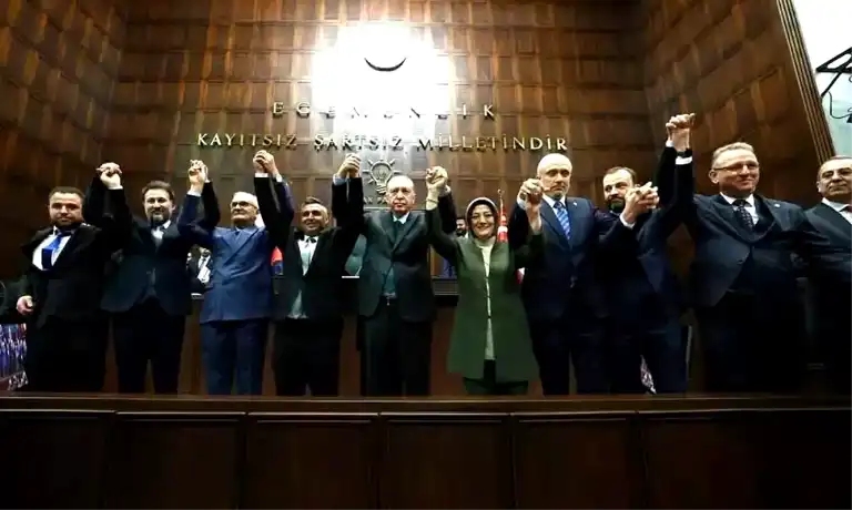 Yenikent Belediye Başkanı Öztürk, AK Parti'ye Geçti